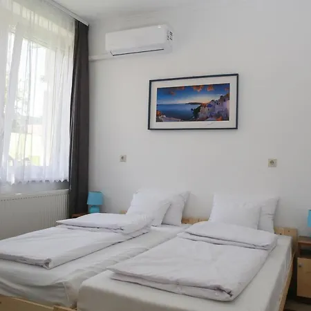 Panzio ベッド・アンド・ブレックファスト センテシュ