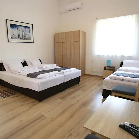 Bed & Breakfast Panzio *