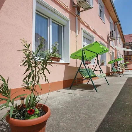 Panzio Bed & Breakfast *